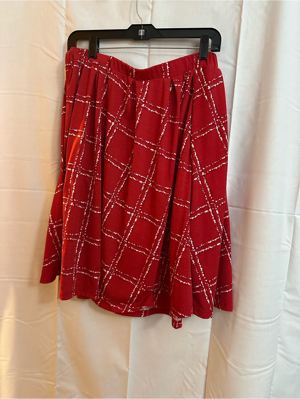 LuLaRoe Madison Skirt Red & White Grid Plaid Pleated Pockets Size